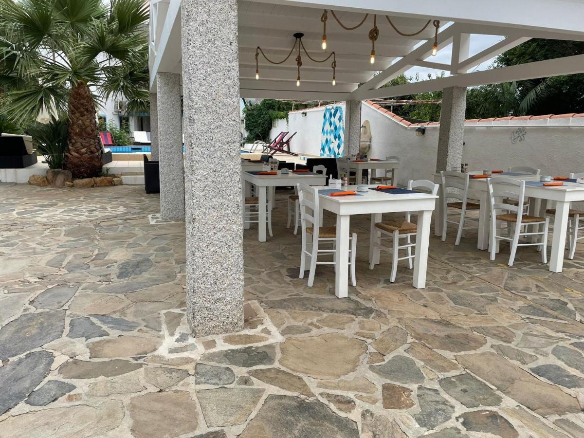 Villa Dessena Guest House Cala Liberotto Extérieur photo