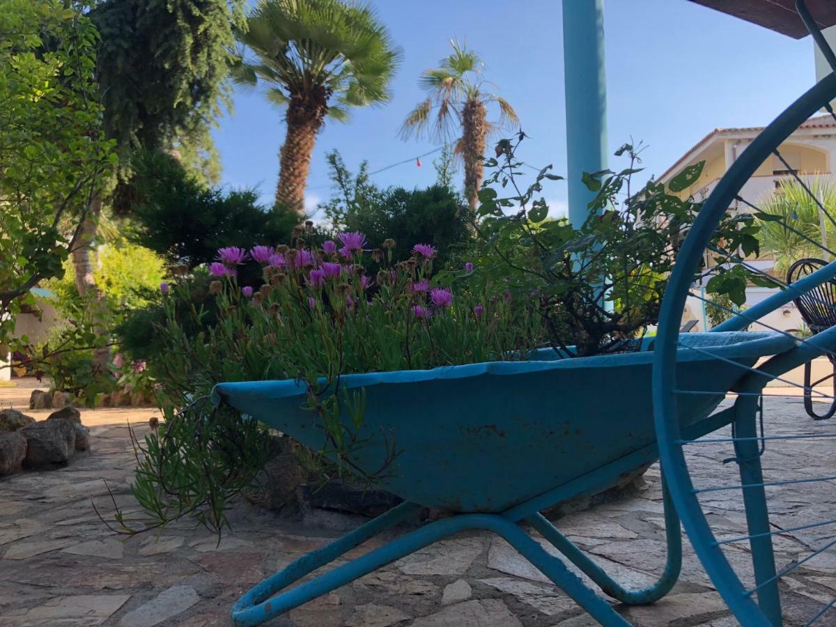 Villa Dessena Guest House Cala Liberotto Extérieur photo