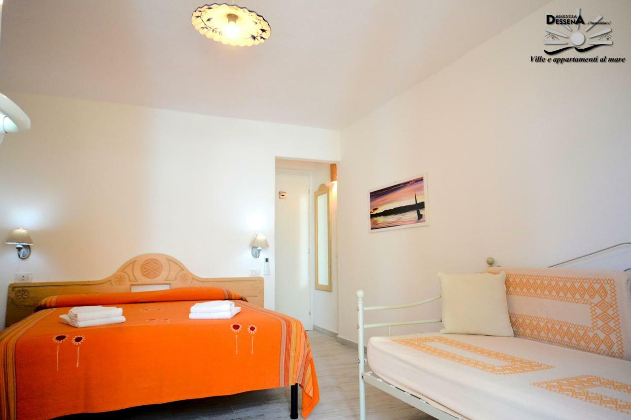 Villa Dessena Guest House Cala Liberotto Extérieur photo