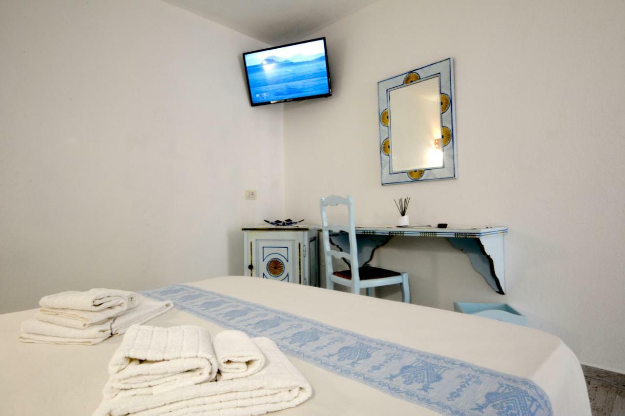Villa Dessena Guest House Cala Liberotto Extérieur photo