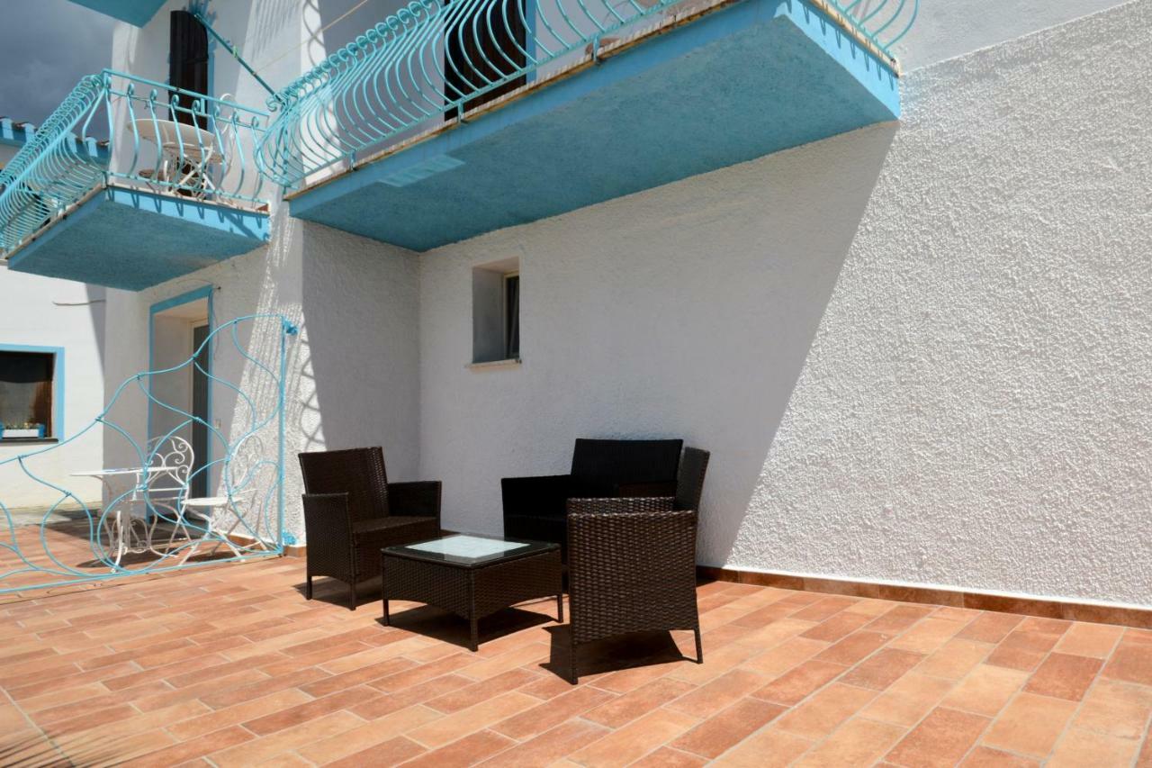 Villa Dessena Guest House Cala Liberotto Extérieur photo