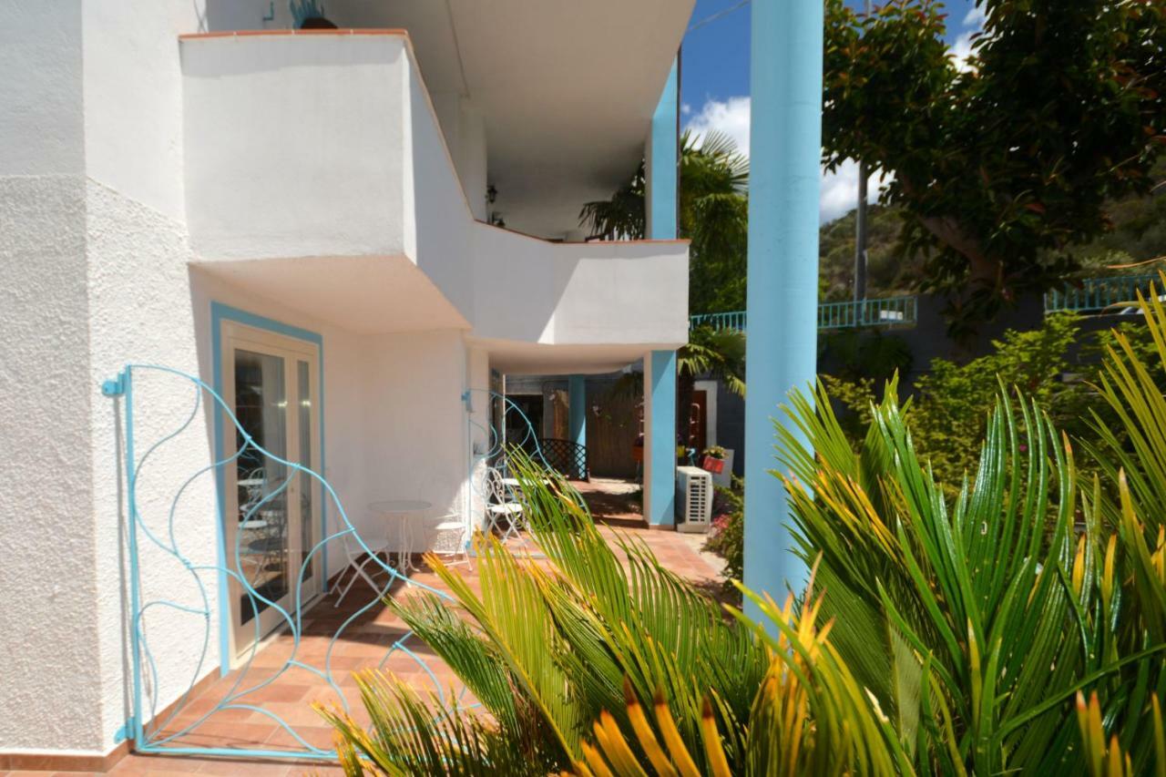 Villa Dessena Guest House Cala Liberotto Extérieur photo