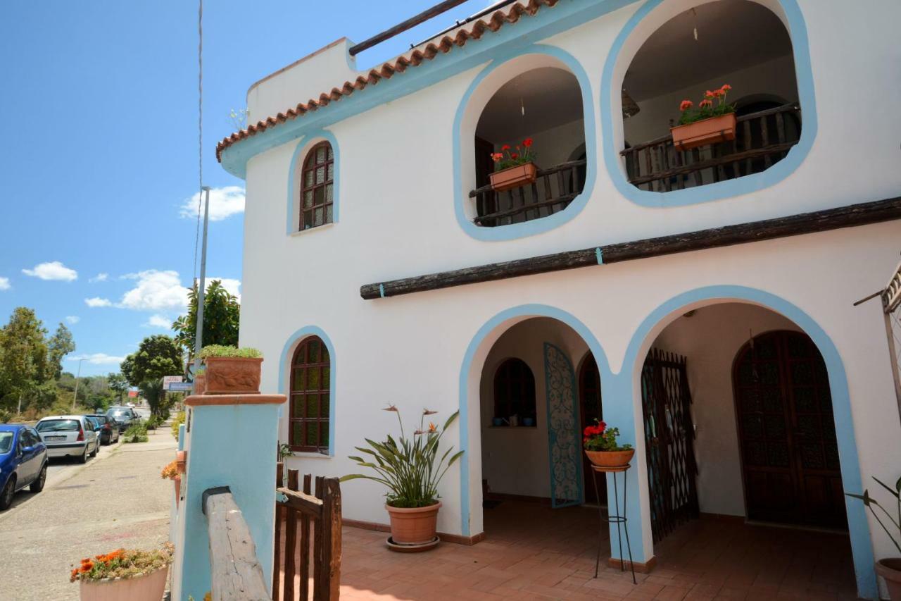 Villa Dessena Guest House Cala Liberotto Extérieur photo