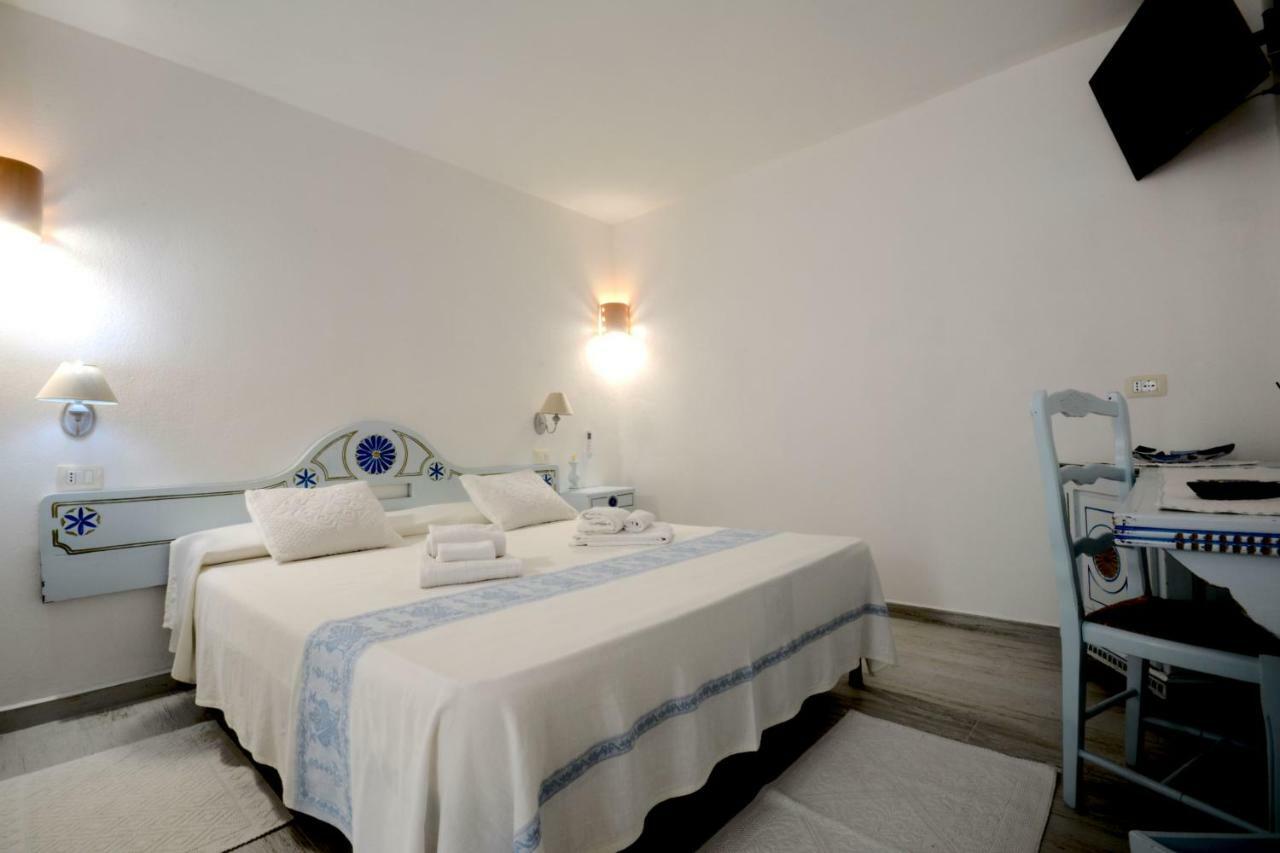 Villa Dessena Guest House Cala Liberotto Extérieur photo